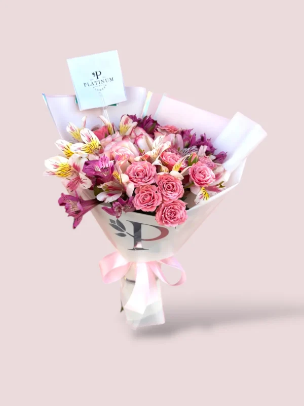 6 Rosas devela con astromelia y mini rosa